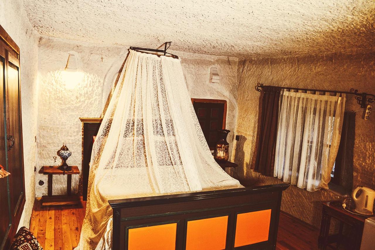 ギョレメ Emily Cave House Bed & Breakfast エクステリア 写真