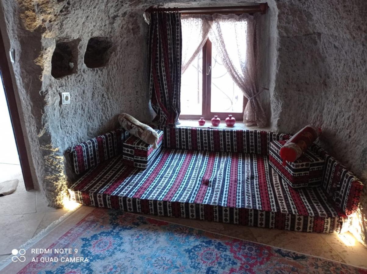 ギョレメ Emily Cave House Bed & Breakfast エクステリア 写真