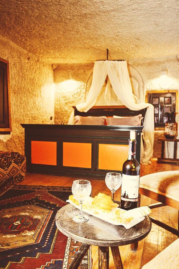 ギョレメ Emily Cave House Bed & Breakfast エクステリア 写真
