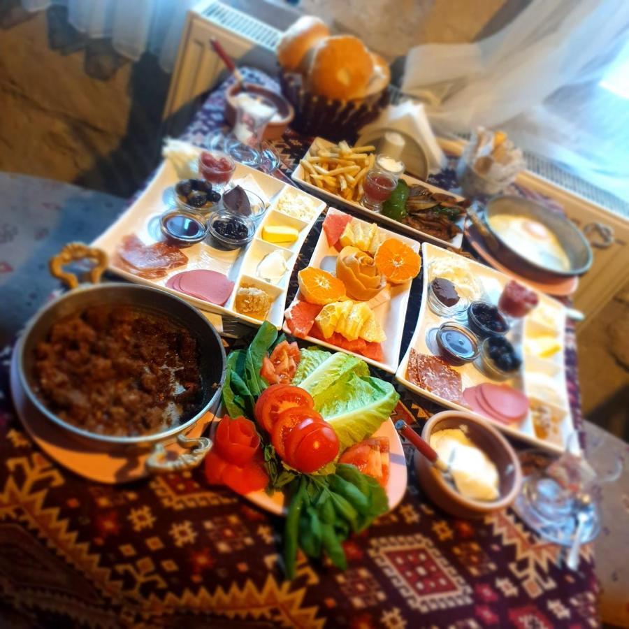 ギョレメ Emily Cave House Bed & Breakfast エクステリア 写真